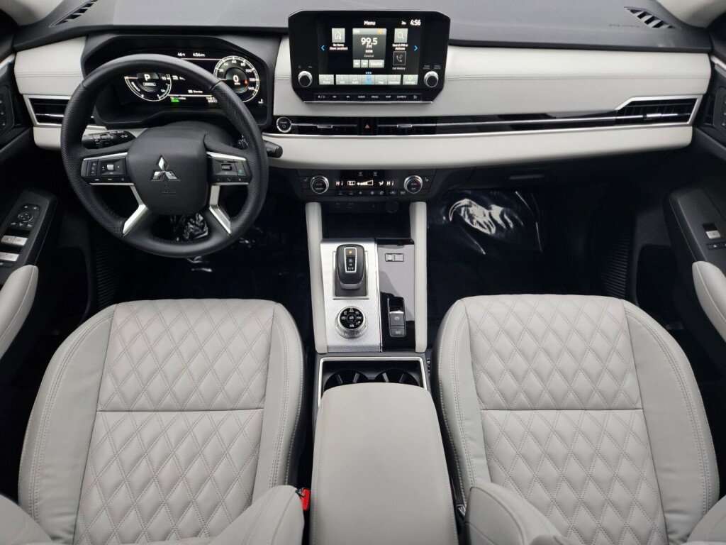 Used 2023 Mitsubishi Outlander SEL image 12