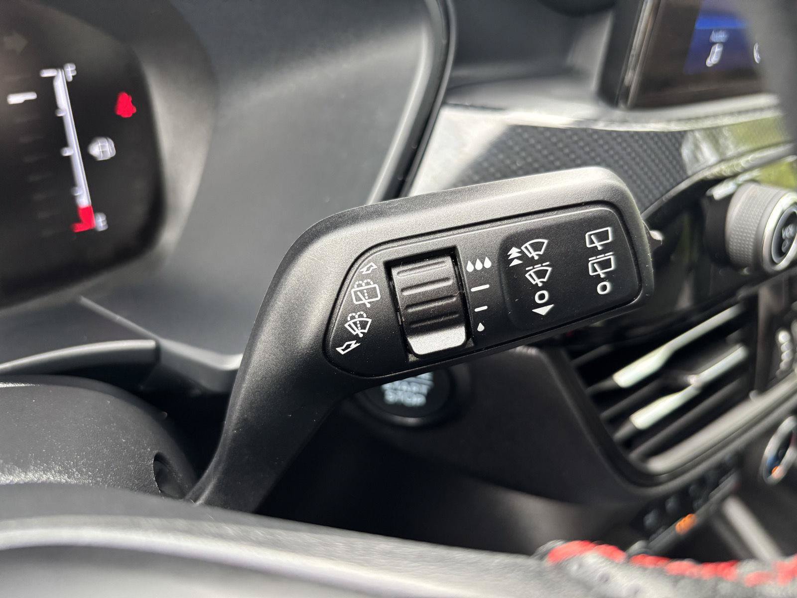 Used 2025 Ford Escape ST-Line Select AWD/4WD image 29