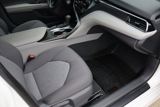 Used 2021 Toyota Camry LE image 9