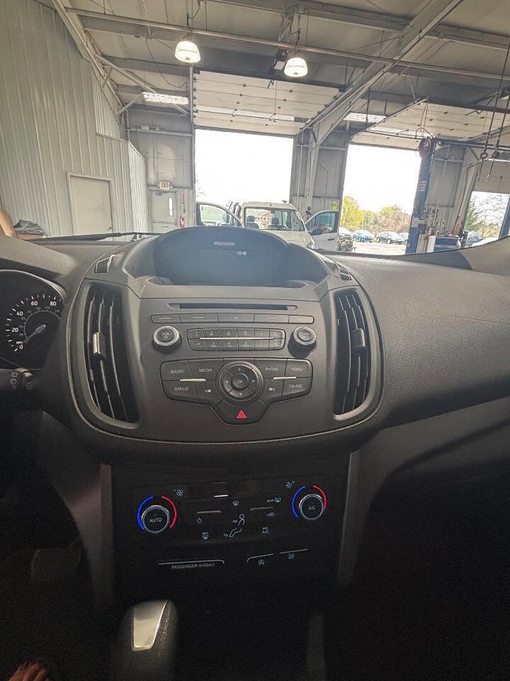 Used 2017 Ford Escape SE AWD/4WD image 3