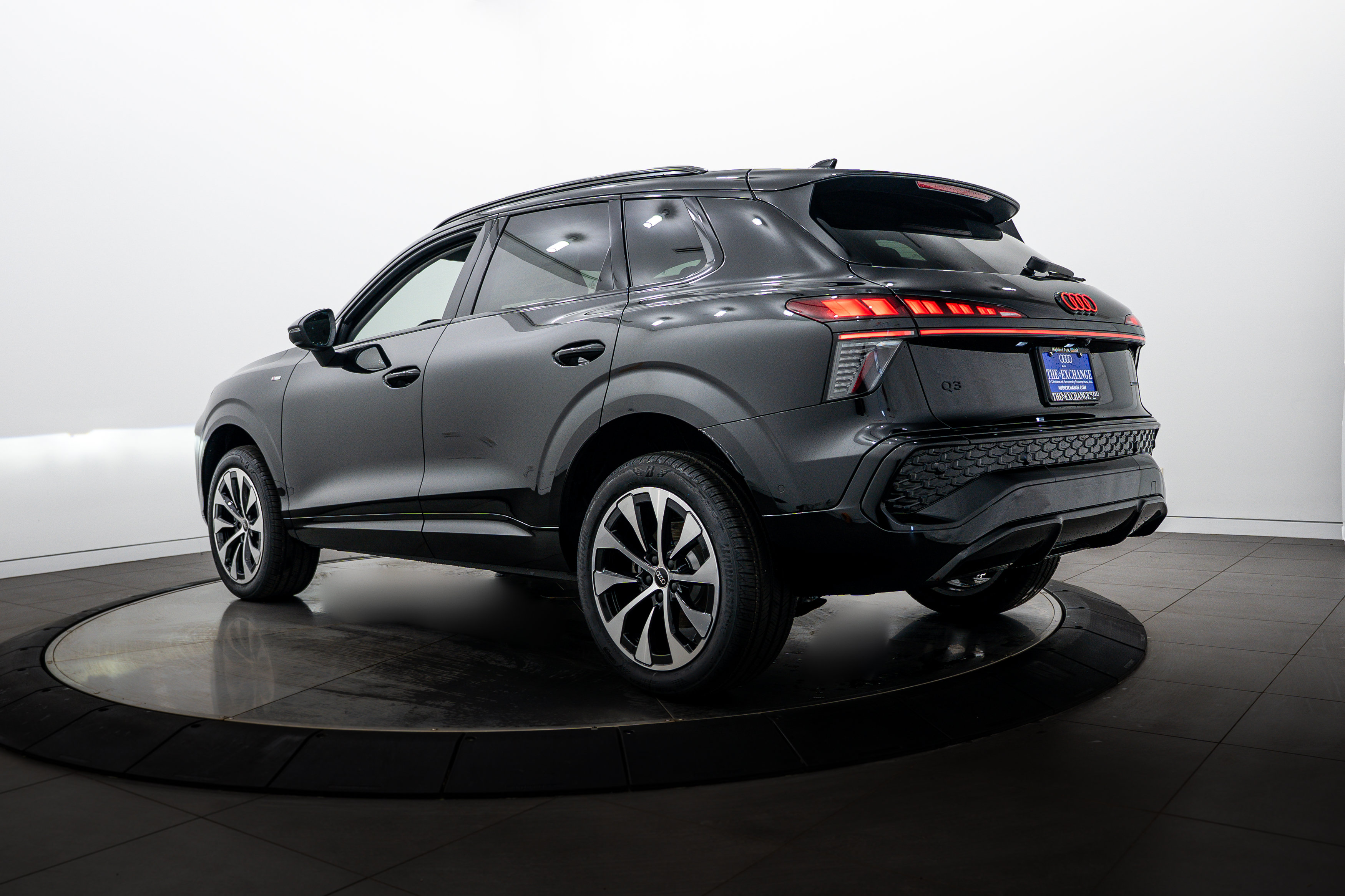 New 2026 Audi Q3 quattro 2.0T AWD/4WD image 5