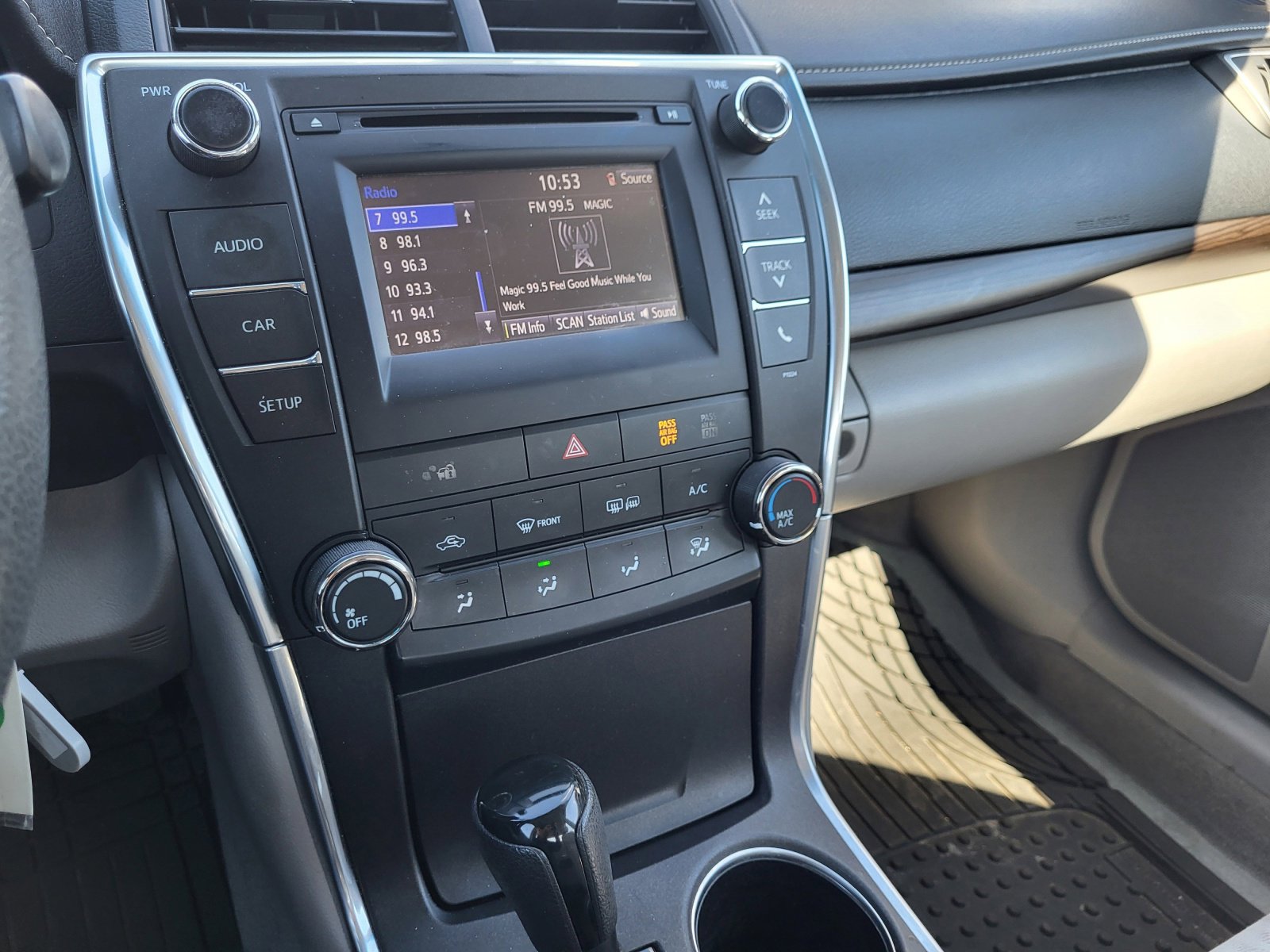 Used 2016 Toyota Camry LE image 11