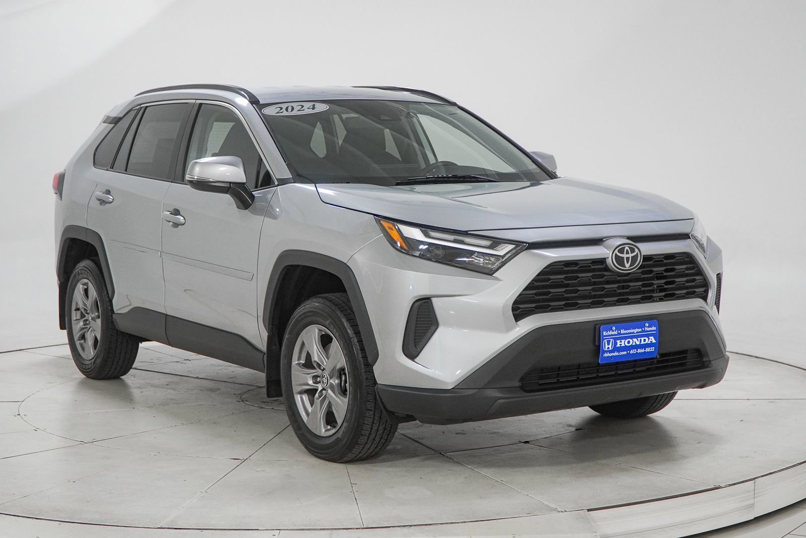 Used 2024 Toyota RAV4 XLE AWD/4WD image 15