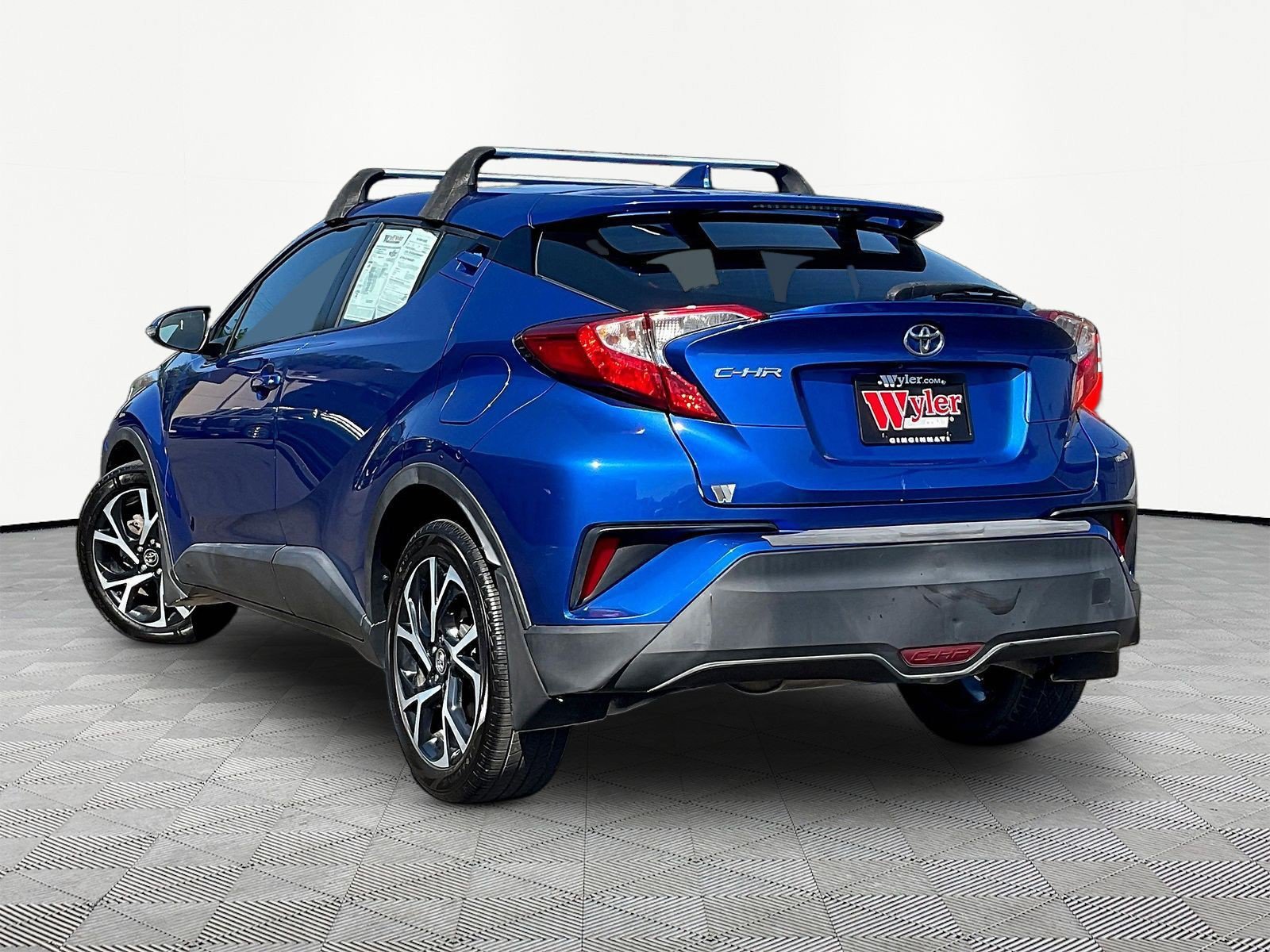 Used 2018 Toyota C-HR XLE FWD image 4