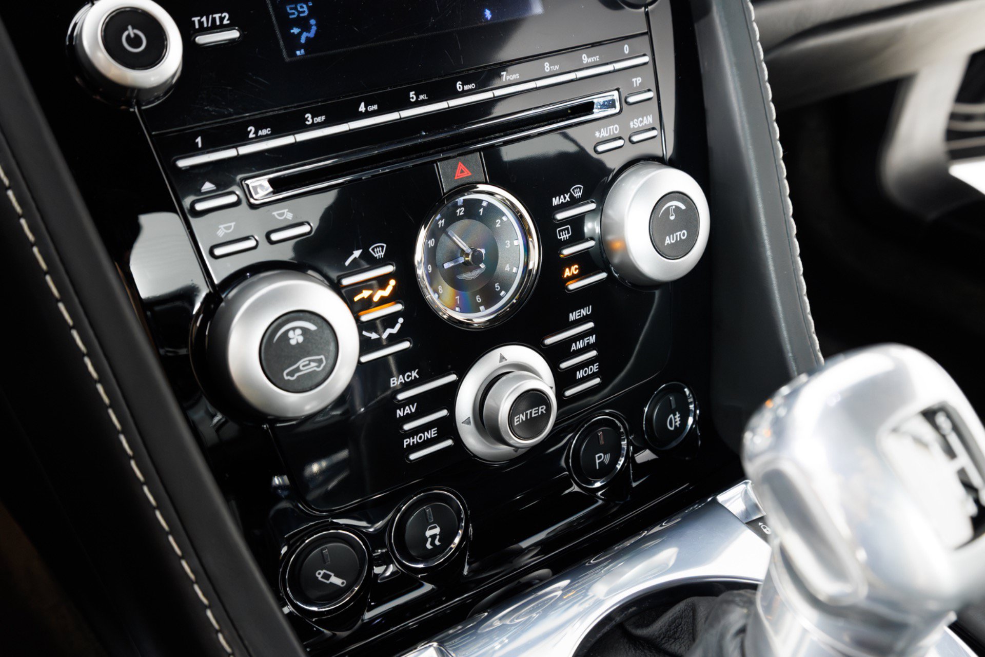 Used 2009 Aston Martin DBS Coupe RWD image 24