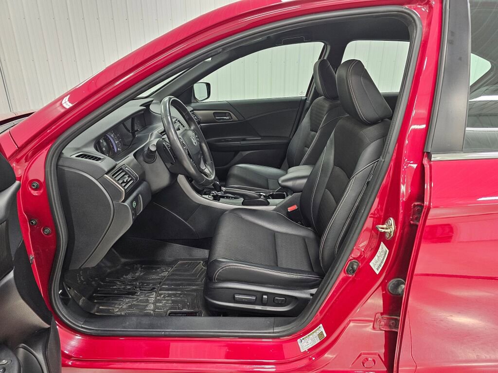 Used 2016 Honda Accord Sport image 2