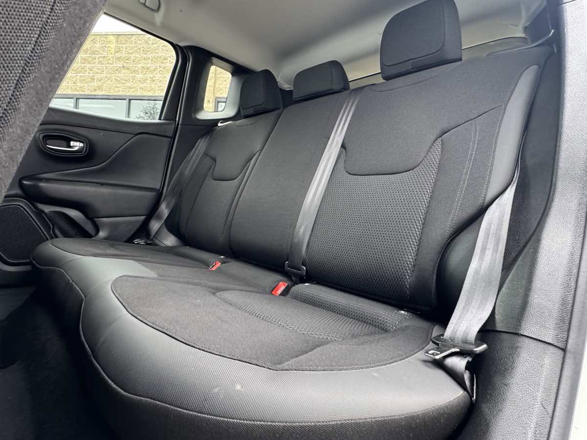 Used 2020 Jeep Renegade Altitude AWD/4WD image 37