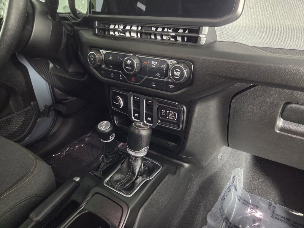 Used 2026 Jeep Wrangler Sport AWD/4WD image 32