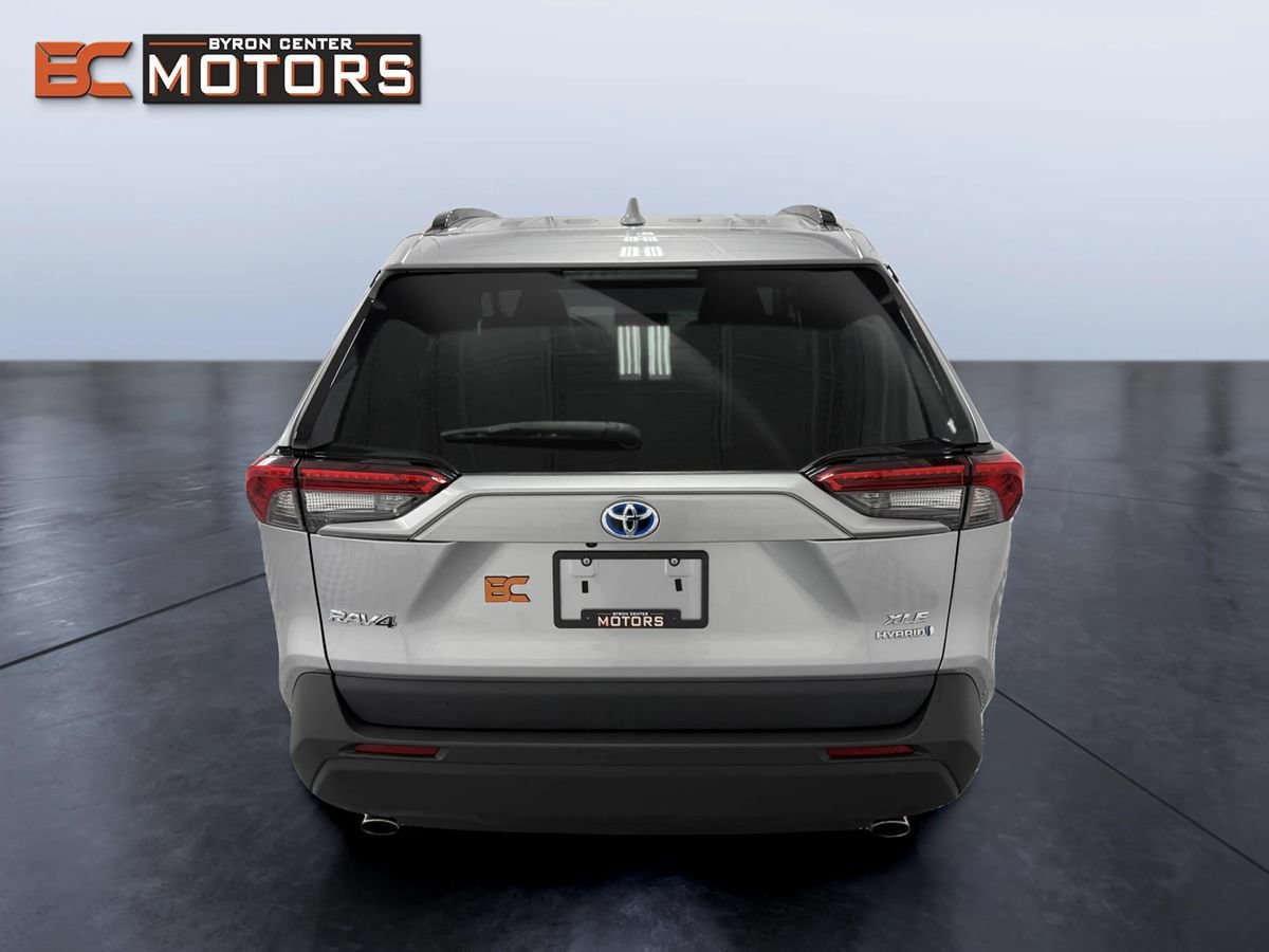 Used 2023 Toyota RAV4 XLE Premium AWD/4WD image 5
