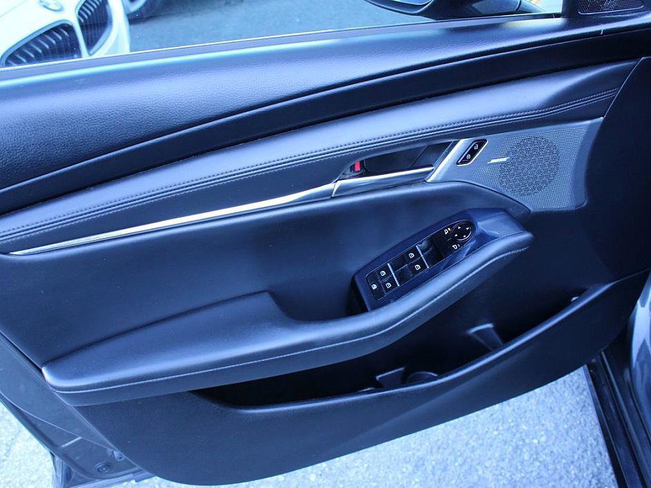 Used 2019 MAZDA MAZDA3 Hatchback w/ Premium Package image 9