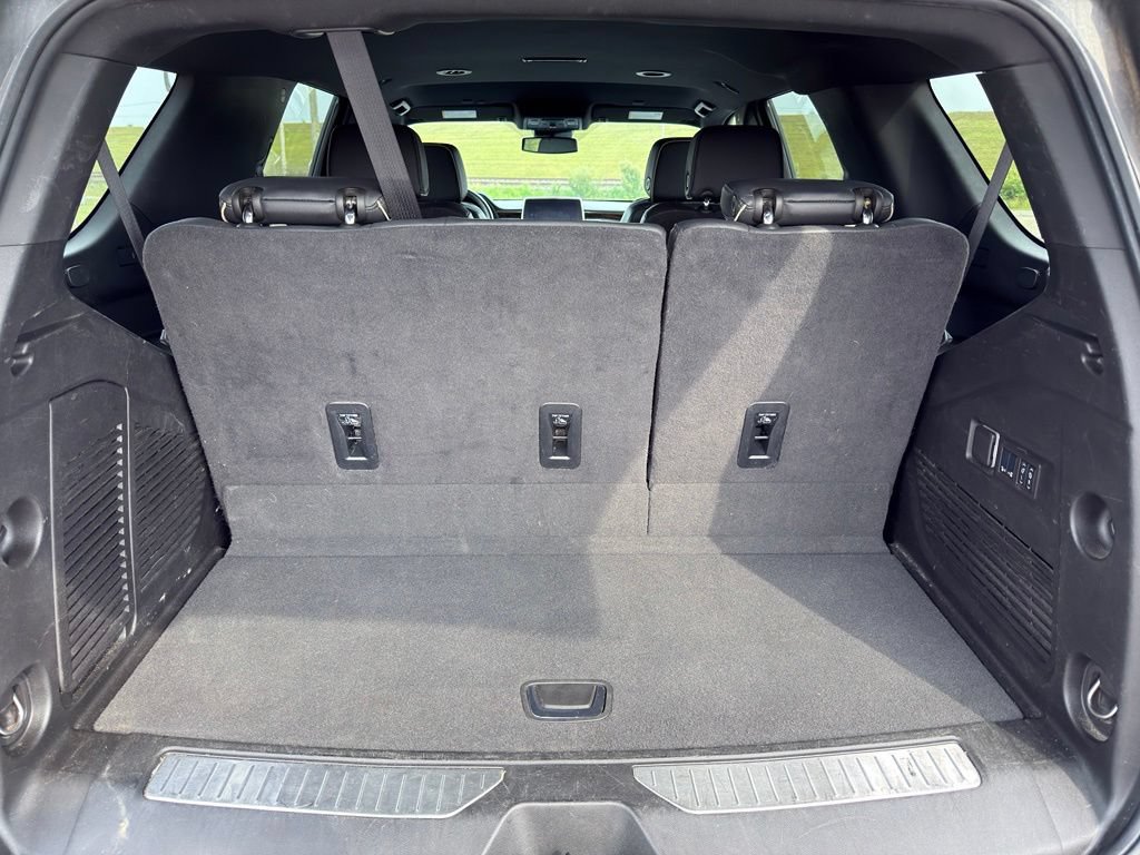 Used 2024 Chevrolet Tahoe Premier AWD/4WD image 32