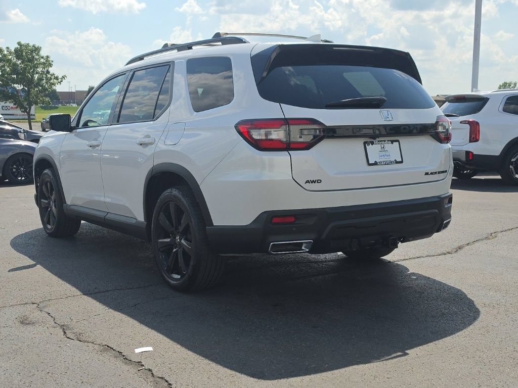 Certified 2025 Honda Pilot Black Edition image 5