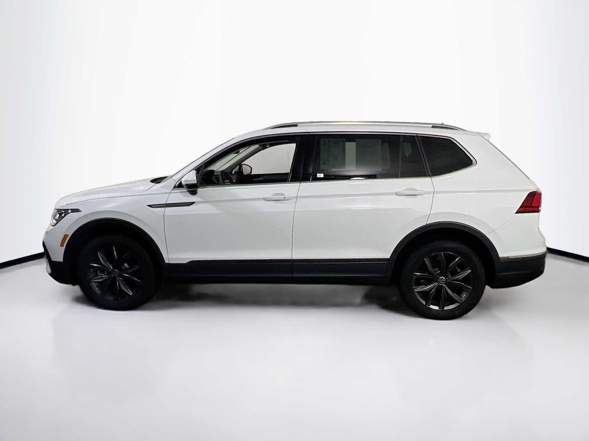 Used 2022 Volkswagen Tiguan SE image 8
