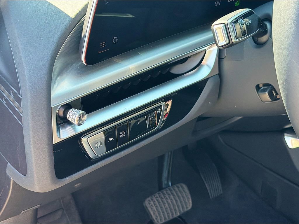 New 2025 Cadillac Lyriq Sport image 10