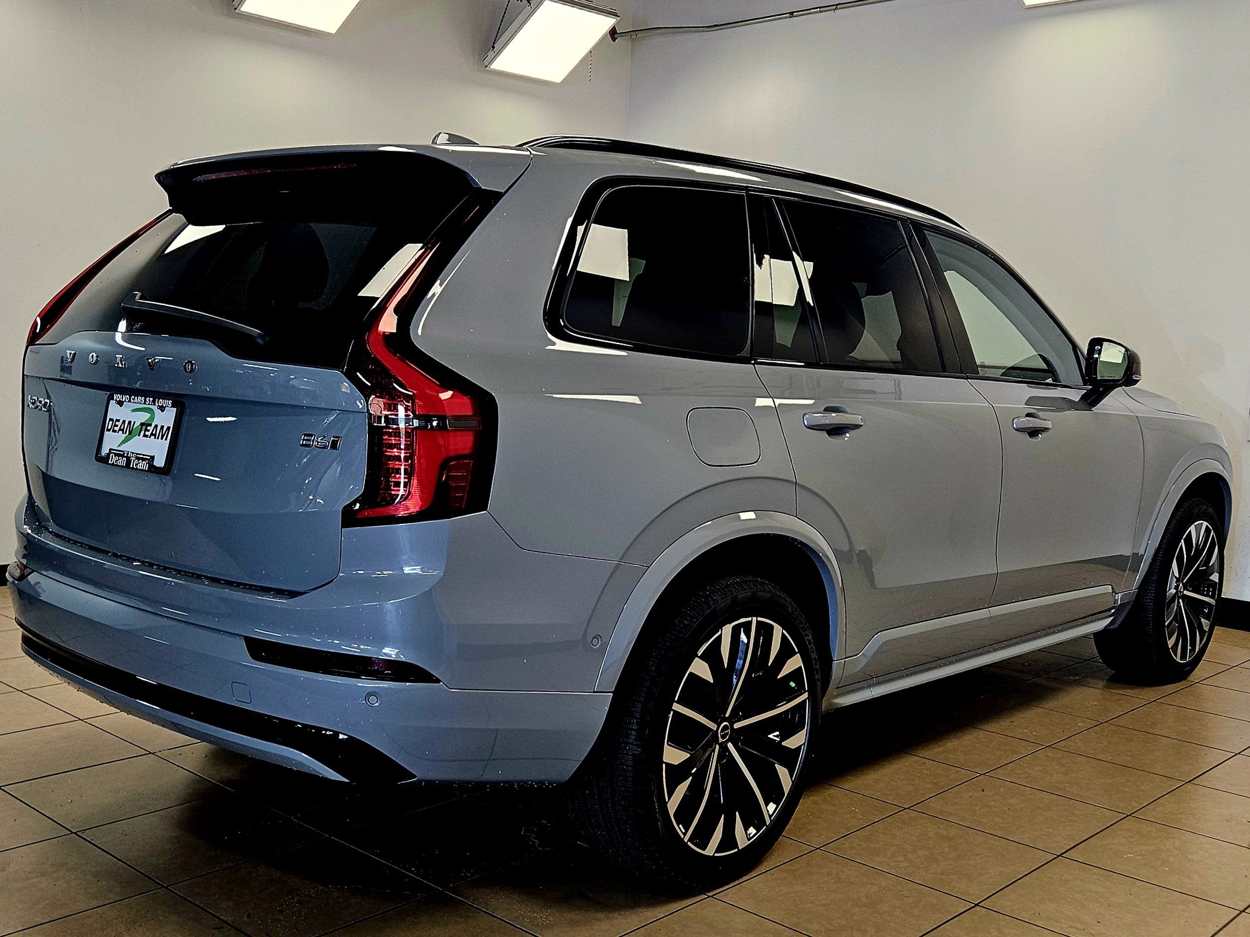 New 2026 Volvo XC90 B6 Ultra w/ Protection Package image 5