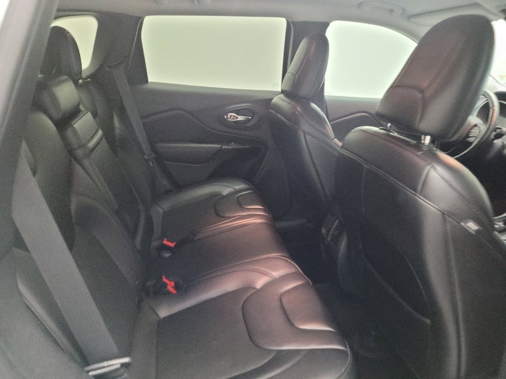 Used 2019 Jeep Cherokee Latitude Plus AWD/4WD image 19