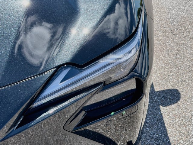 New 2026 Lexus ES 350e w/ Convenience Package FWD image 9