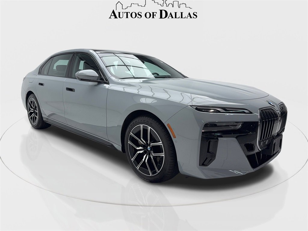 Used 2023 BMW 740i image 2