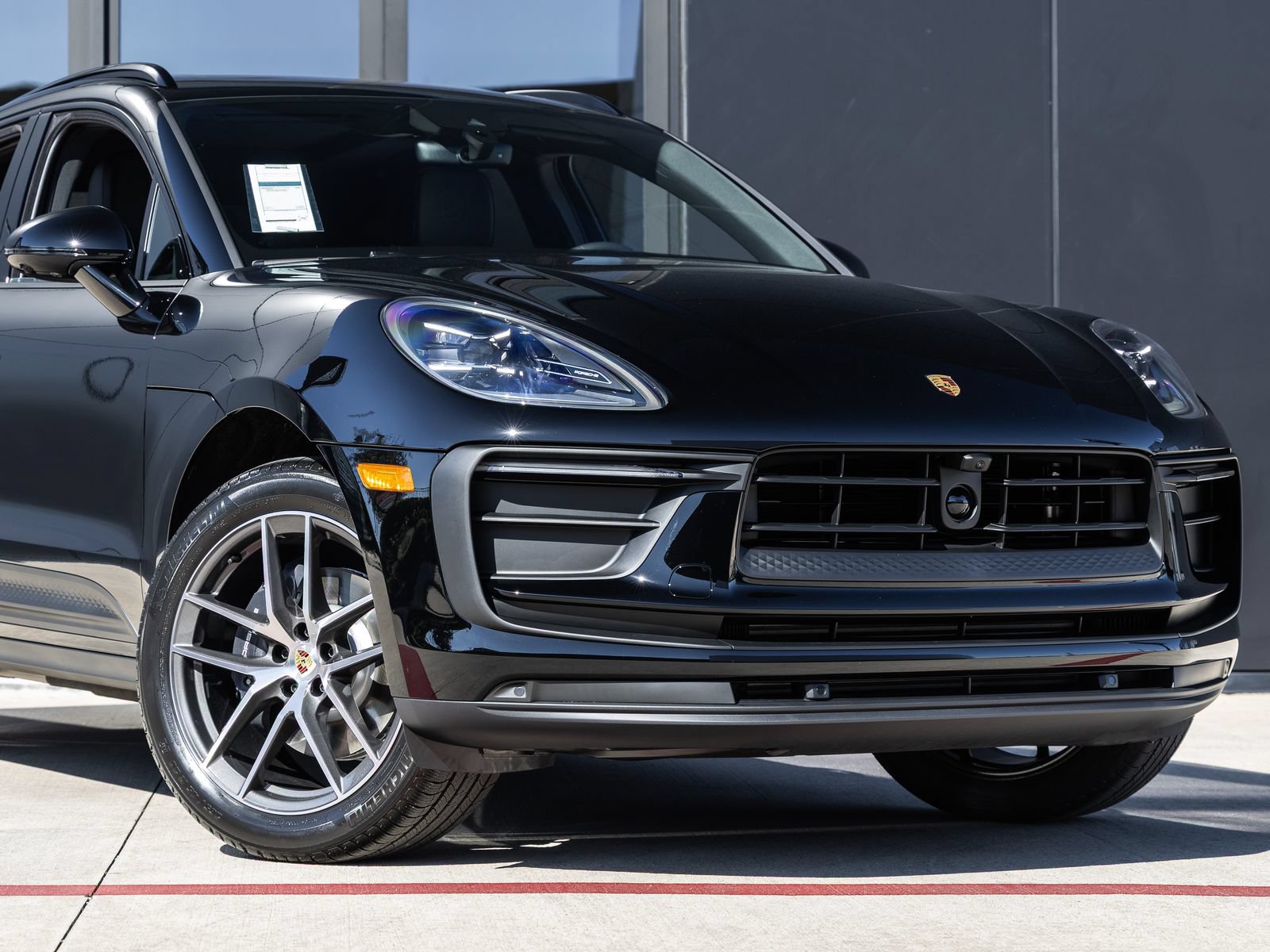 Certified 2026 Porsche Macan AWD/4WD image 9