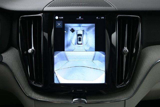 Used 2024 Volvo XC60 B5 Plus AWD/4WD image 21