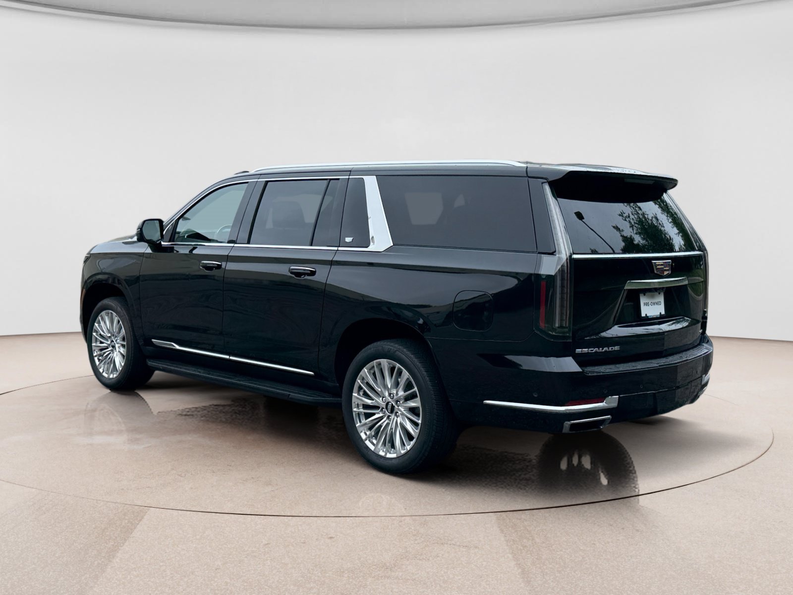 Used 2025 Cadillac Escalade ESV Premium Luxury AWD/4WD image 3