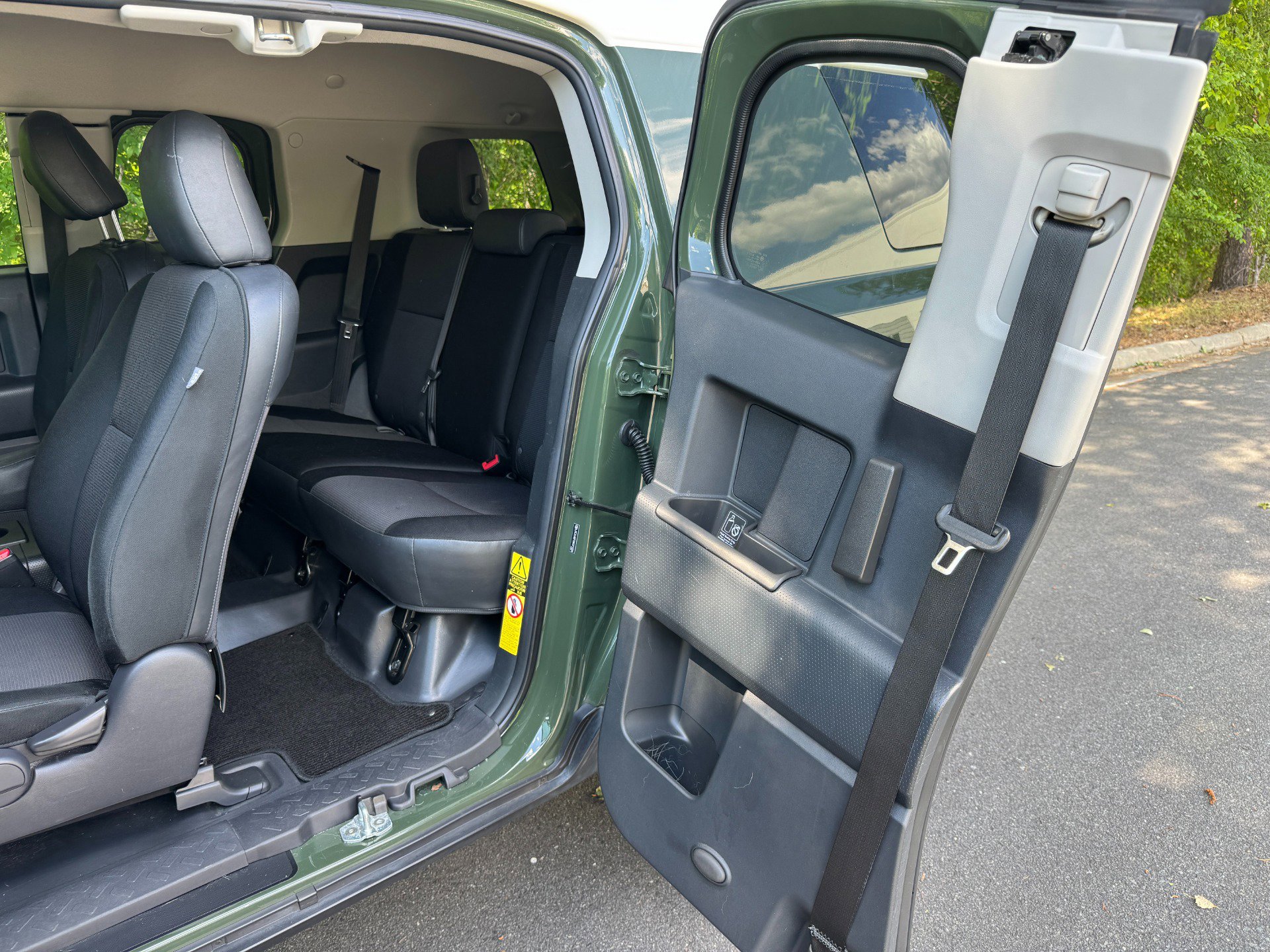 Used 2011 Toyota FJ Cruiser 2WD w/ Convenience Pkg image 38