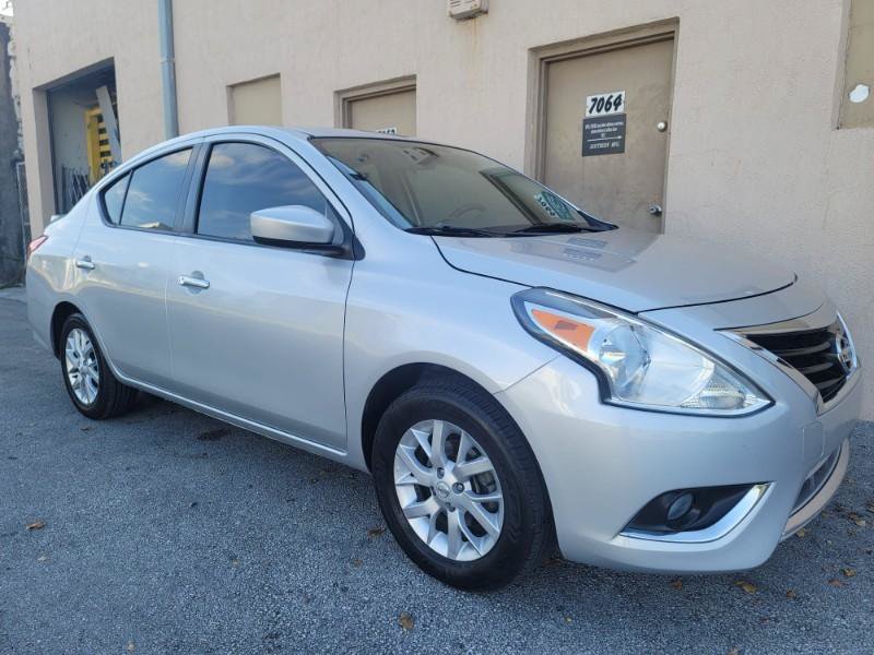 Used 2018 Nissan Versa SV w/ SV Special Edition Package FWD image 3