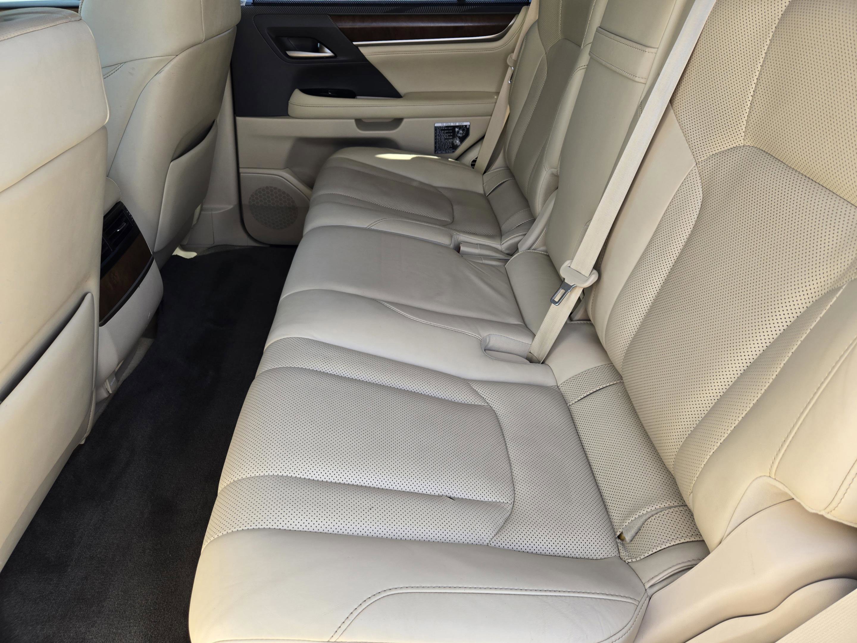 Used 2020 Lexus LX 570 4WD w/ Luxury Package image 39