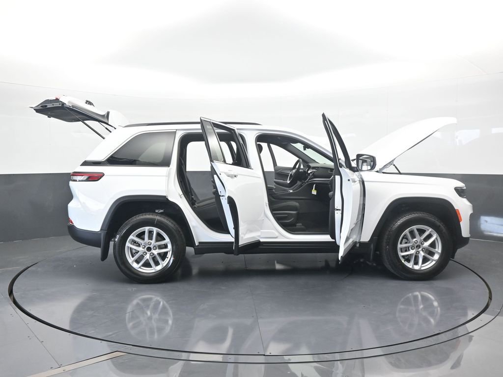 Used 2025 Jeep Grand Cherokee Laredo X RWD image 68