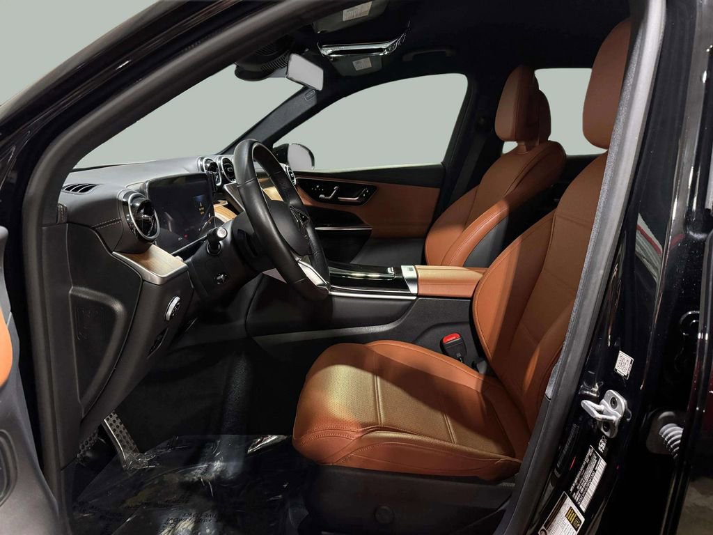 Used 2024 Mercedes-Benz GLC 300 4MATIC image 5