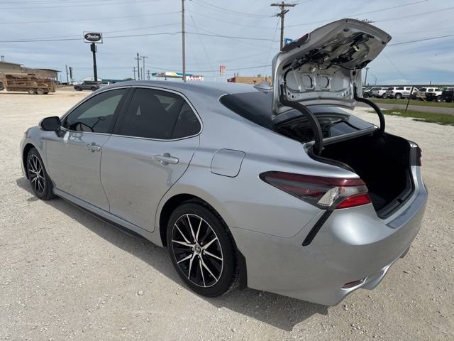 Used 2024 Toyota Camry SE image 4