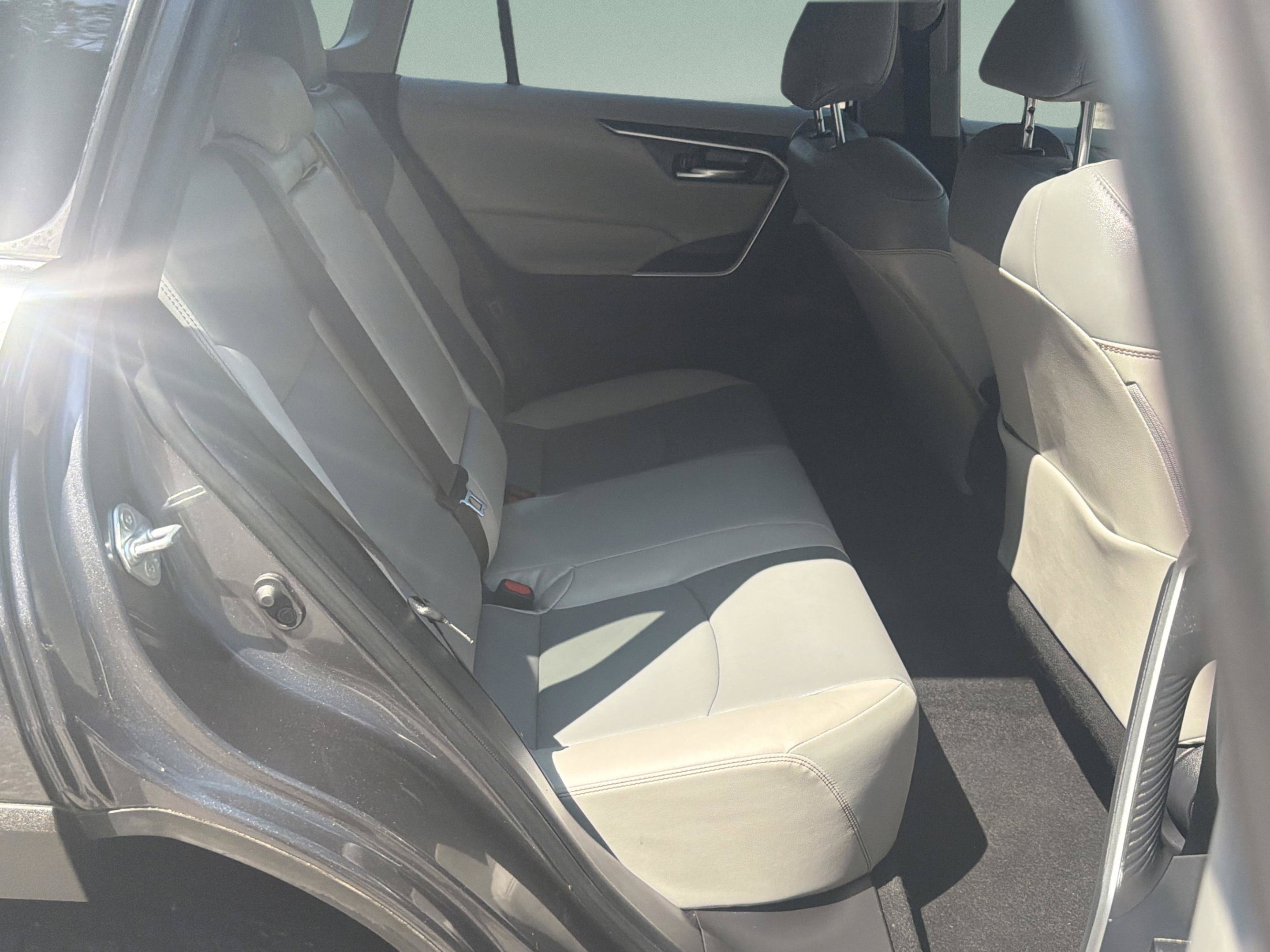 Used 2019 Toyota RAV4 XLE Premium FWD image 25