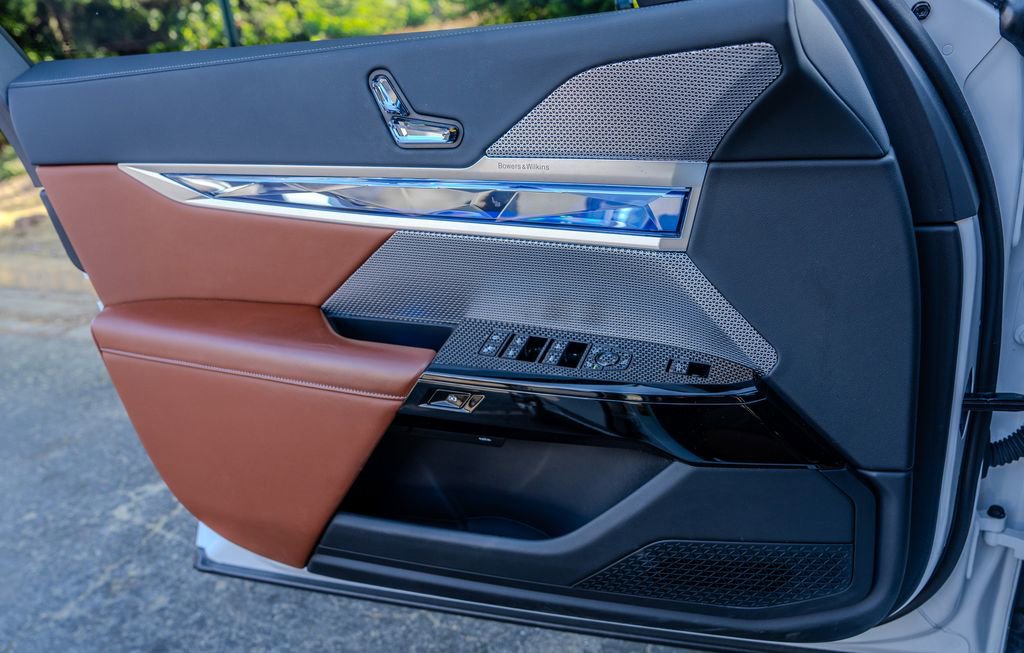 Used 2024 BMW i7 xDrive60 image 16