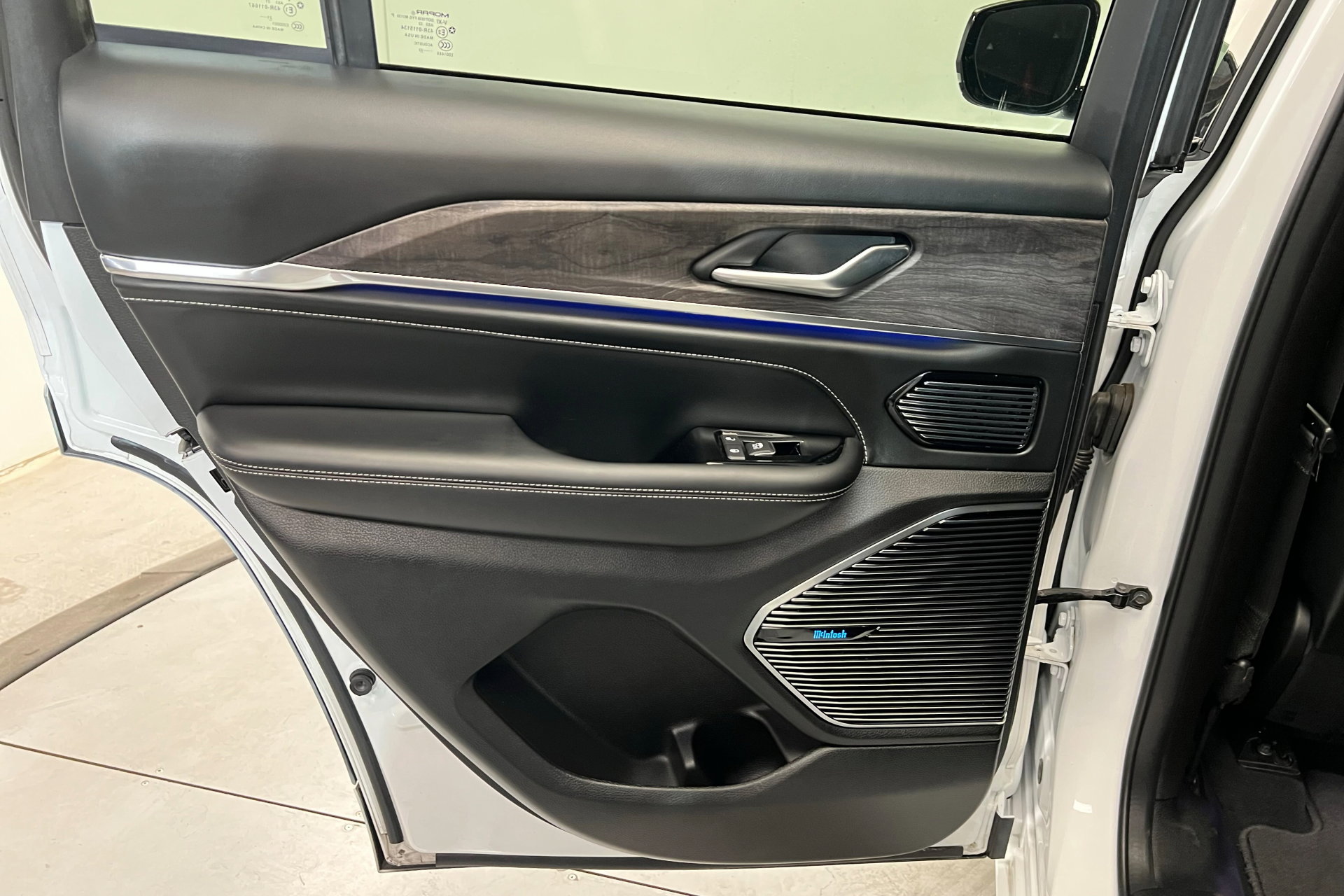 Certified 2022 Jeep Grand Cherokee Overland image 18