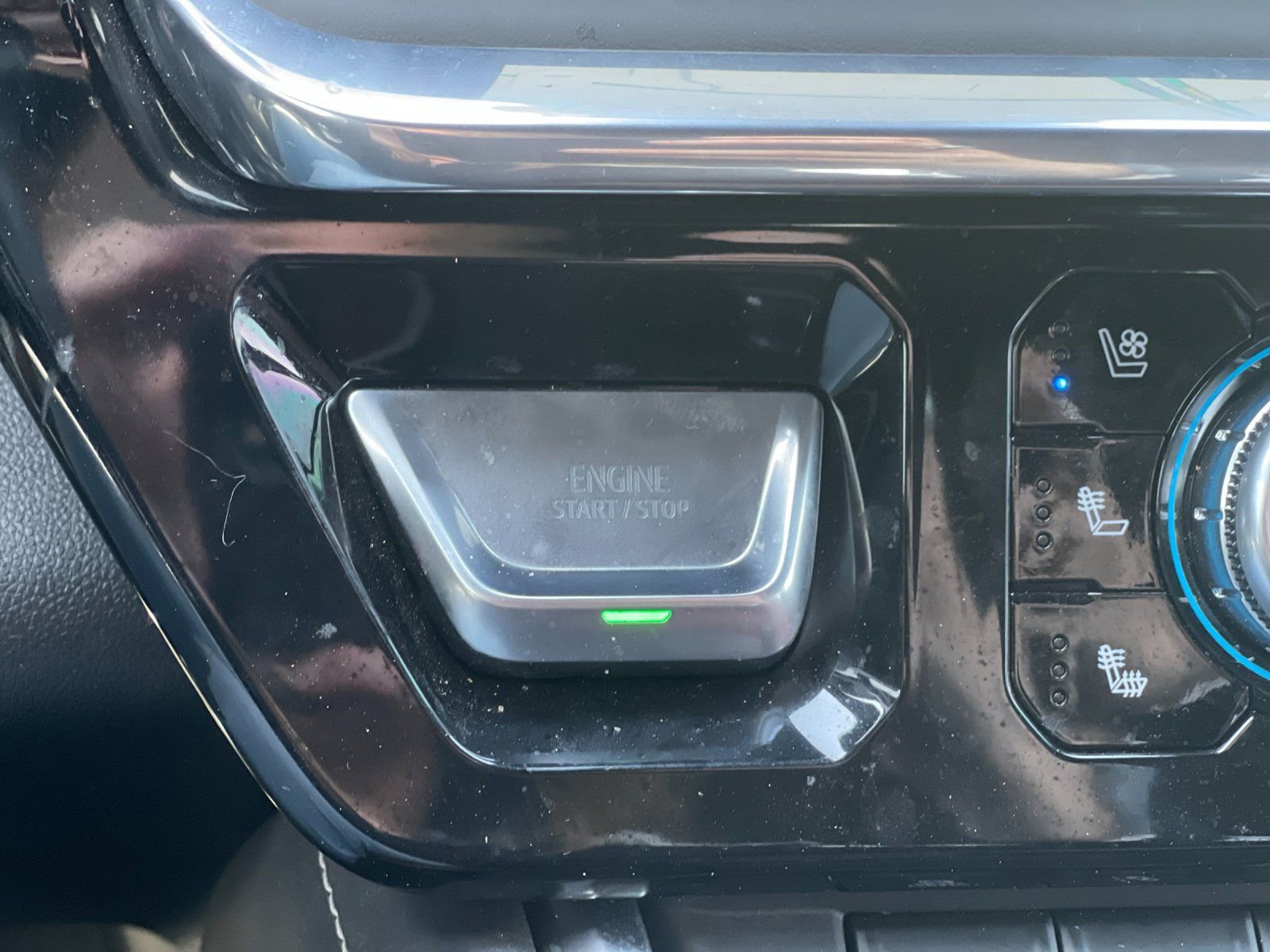 Used 2024 GMC Sierra 3500 Denali Ultimate image 25