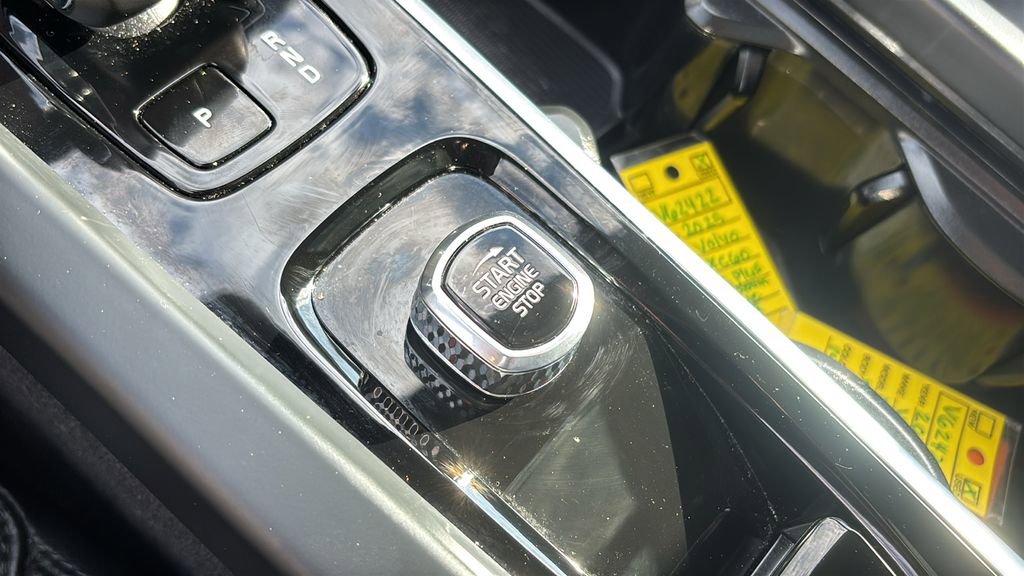 Certified 2025 Volvo XC60 B5 Plus AWD/4WD image 14