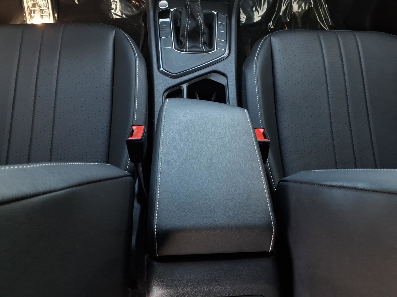 Certified 2023 Volkswagen Tiguan SE R-Line image 25