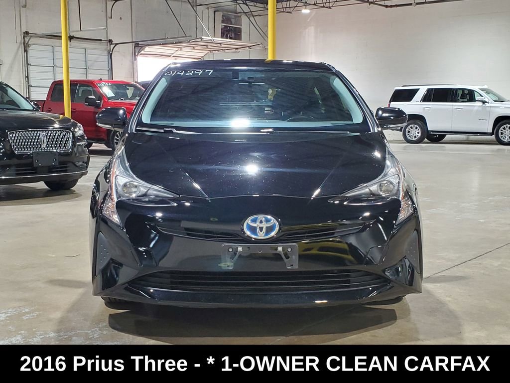 Used 2016 Toyota Prius Three image 2