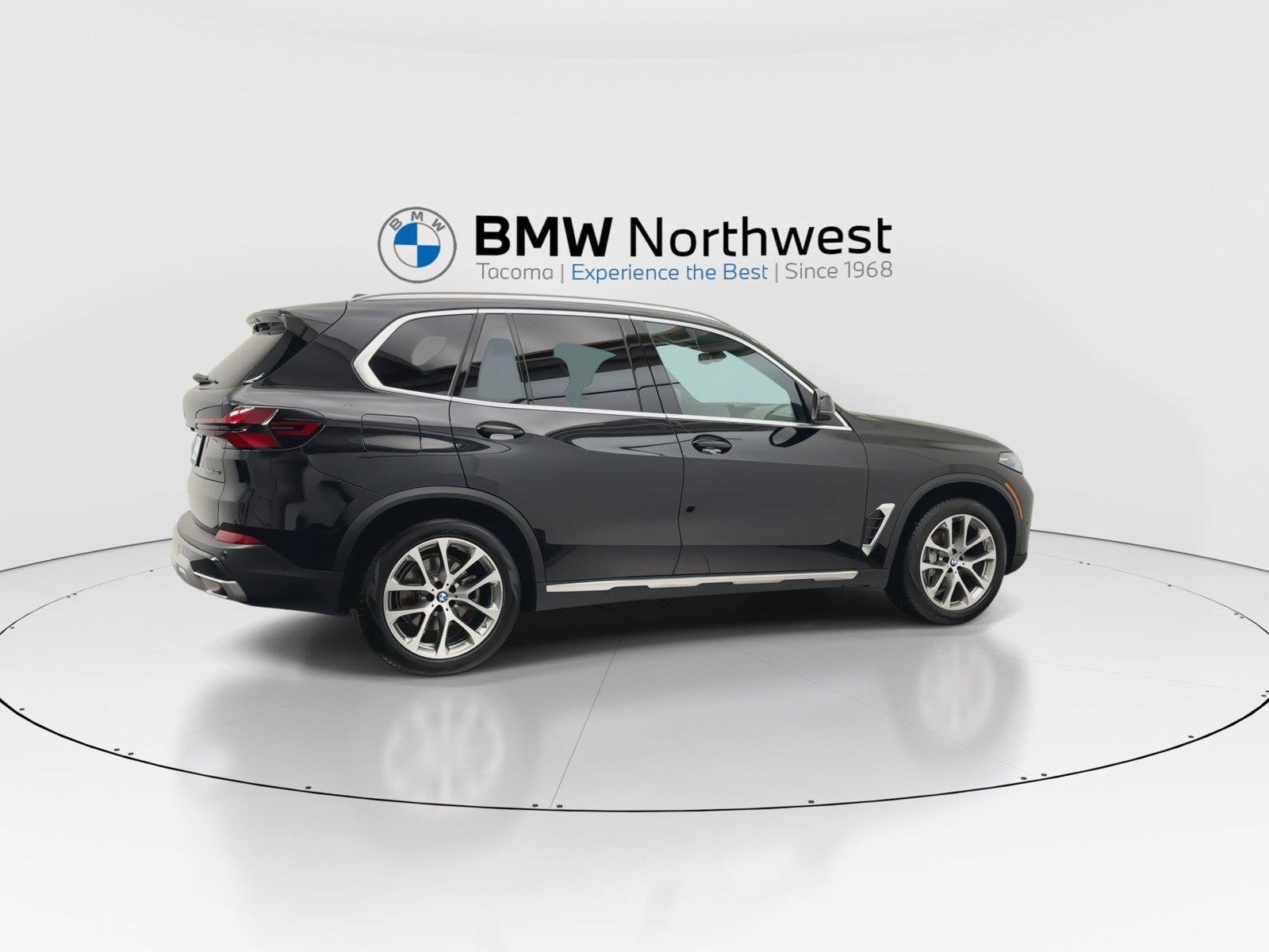 Used 2024 BMW X5 xDrive40i w/ Premium Package AWD/4WD image 4