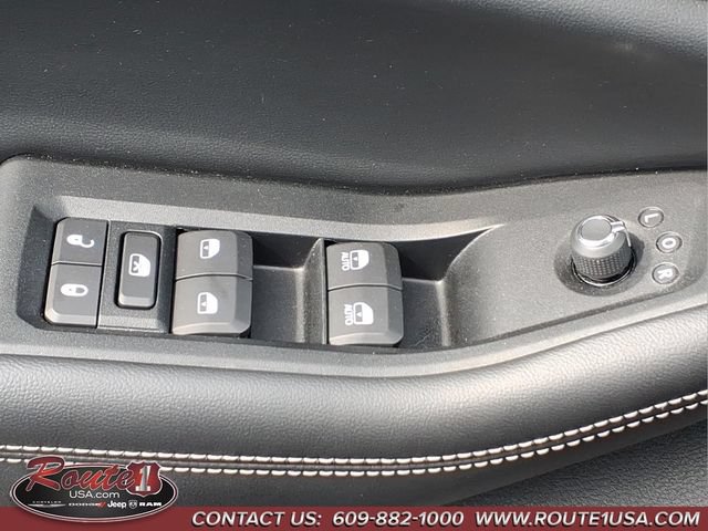 Used 2023 Jeep Grand Cherokee Limited AWD/4WD image 27