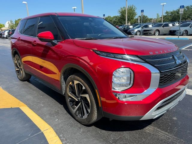 Used 2024 Mitsubishi Outlander SE Black Edition FWD image 3