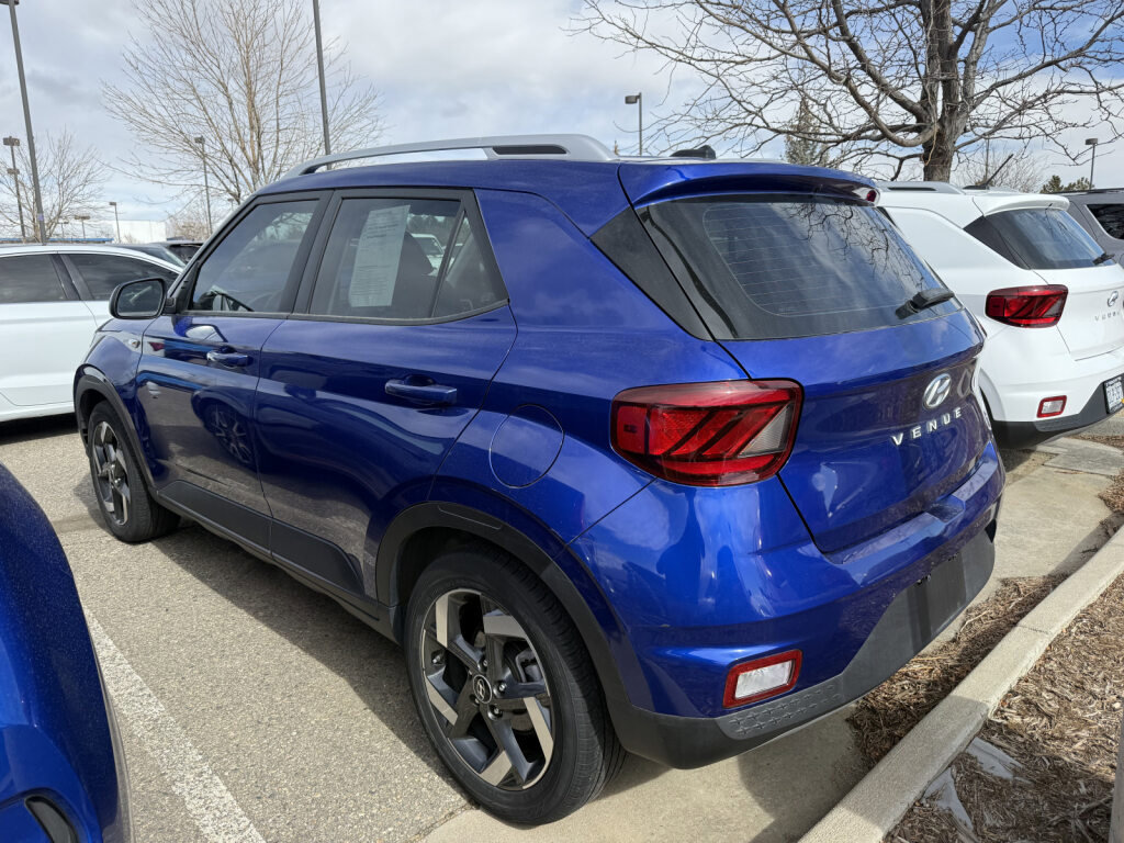 Used 2023 Hyundai Venue Limited w/ Cargo Package image 4