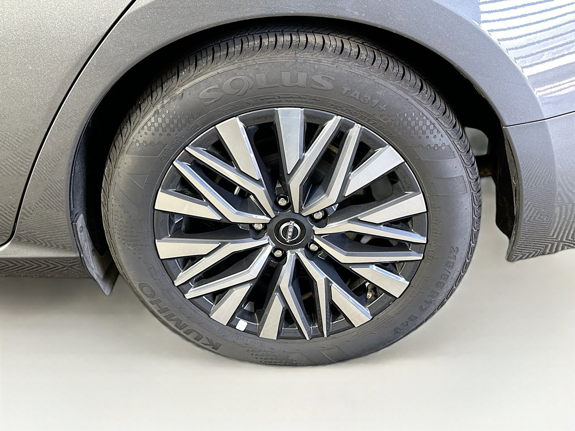 Used 2025 Nissan Altima 2.5 SV image 11