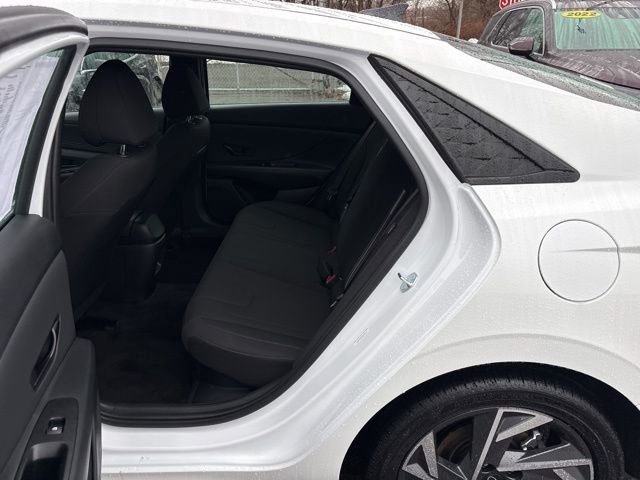 Certified 2025 Hyundai Elantra SEL image 23