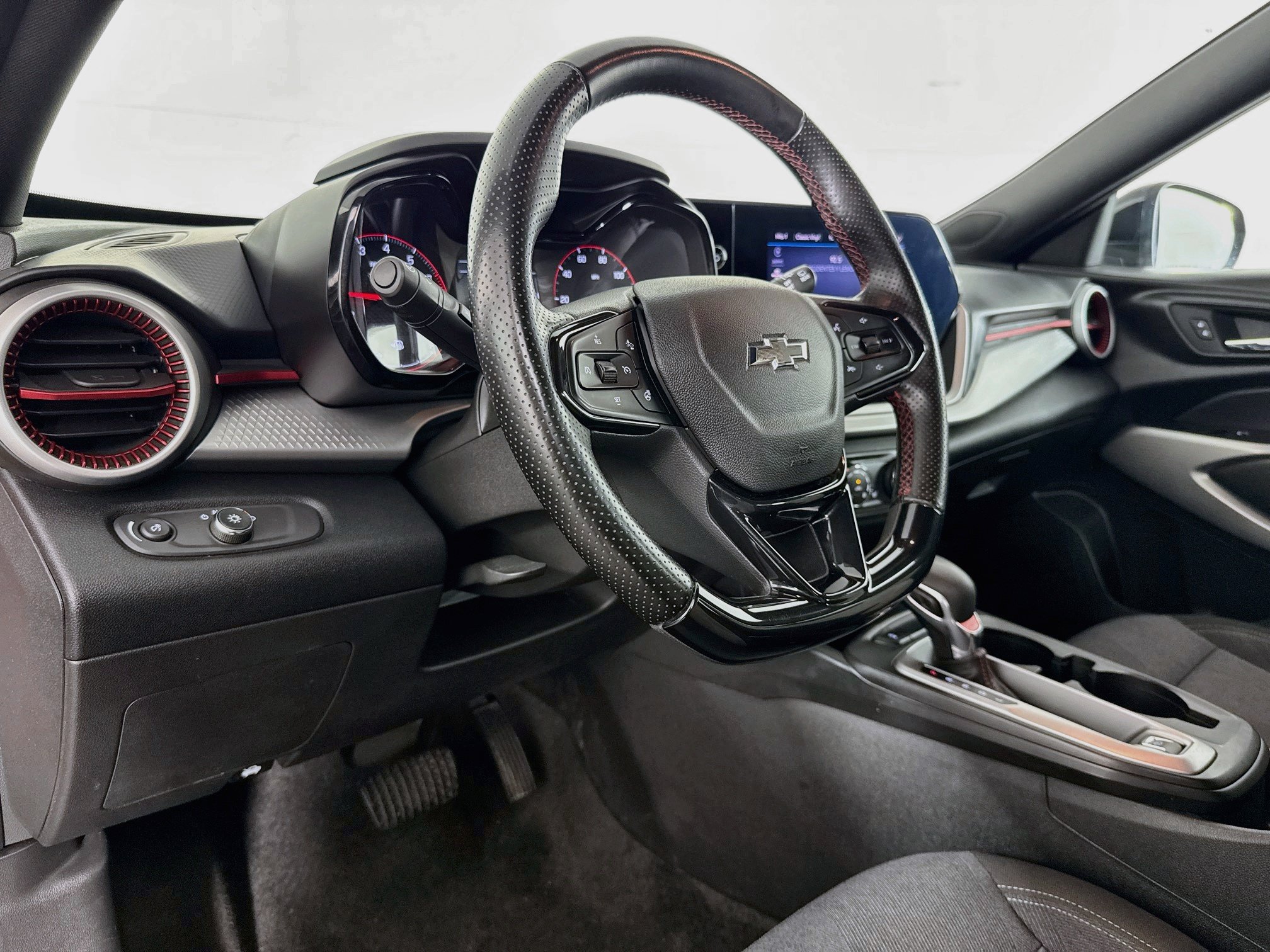 Used 2024 Chevrolet Trax RS FWD image 20