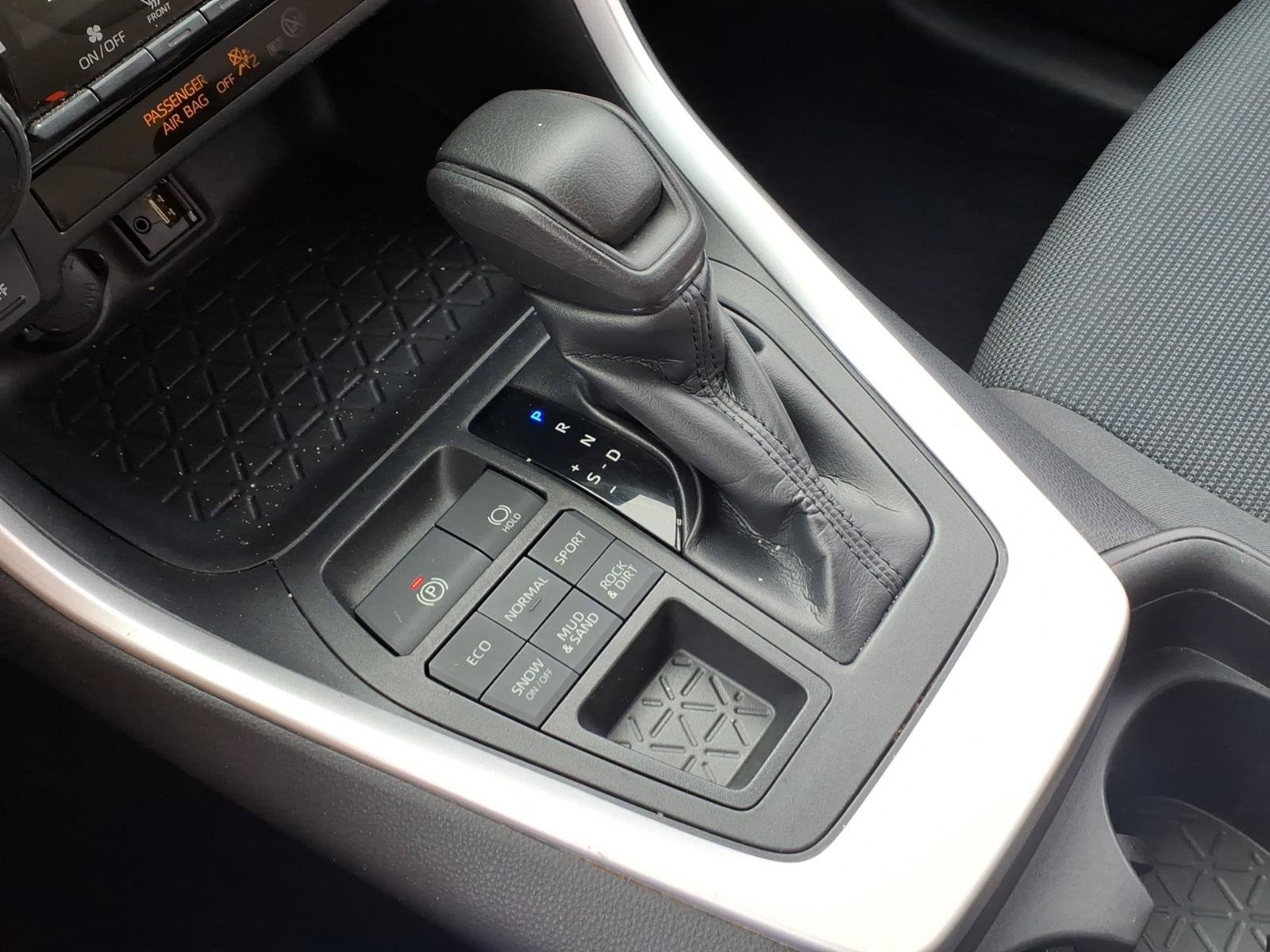 Used 2019 Toyota RAV4 LE w/ All Weather Liner Package AWD/4WD image 18