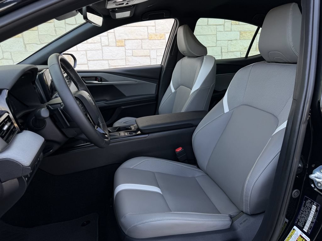 Used 2025 Toyota Camry SE w/ Convenience Package FWD image 26