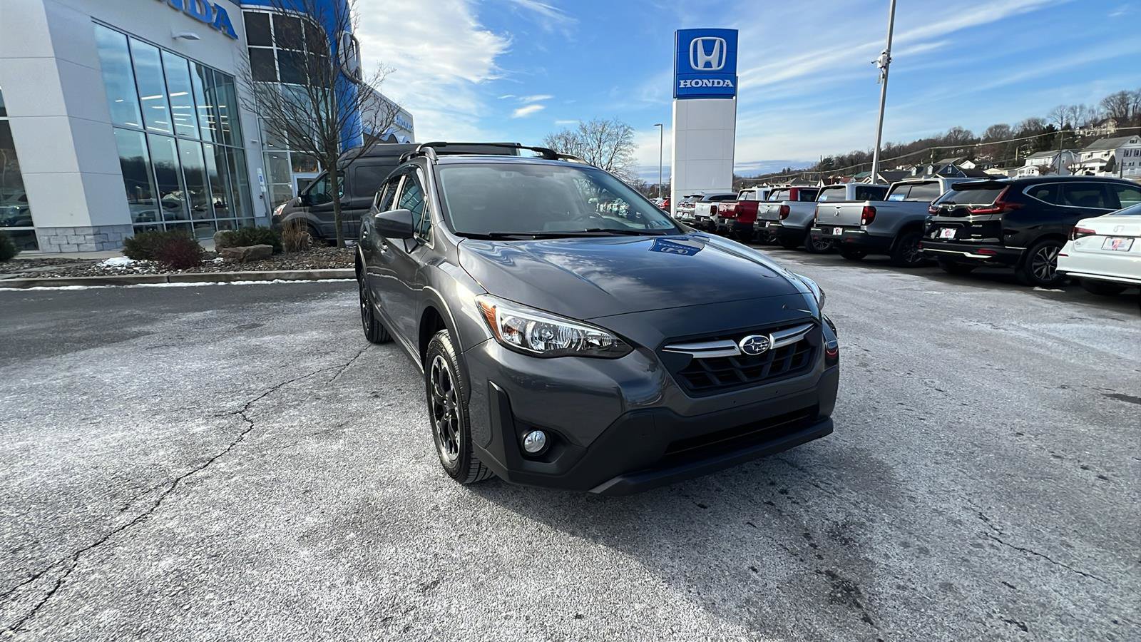 Used 2021 Subaru Crosstrek 2.0i Premium w/ Moonroof Package image 2