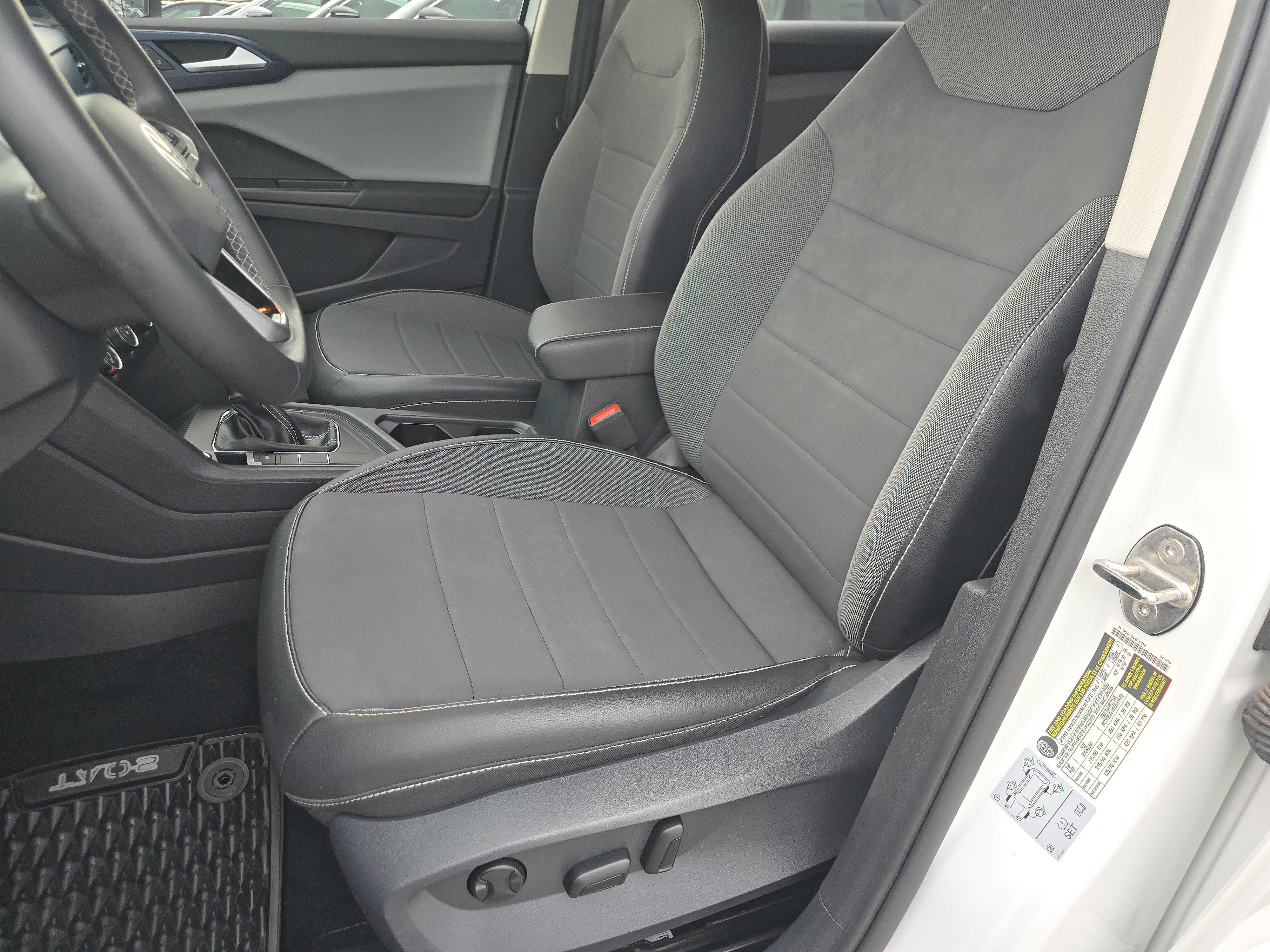 Used 2022 Volkswagen Taos SE FWD image 19