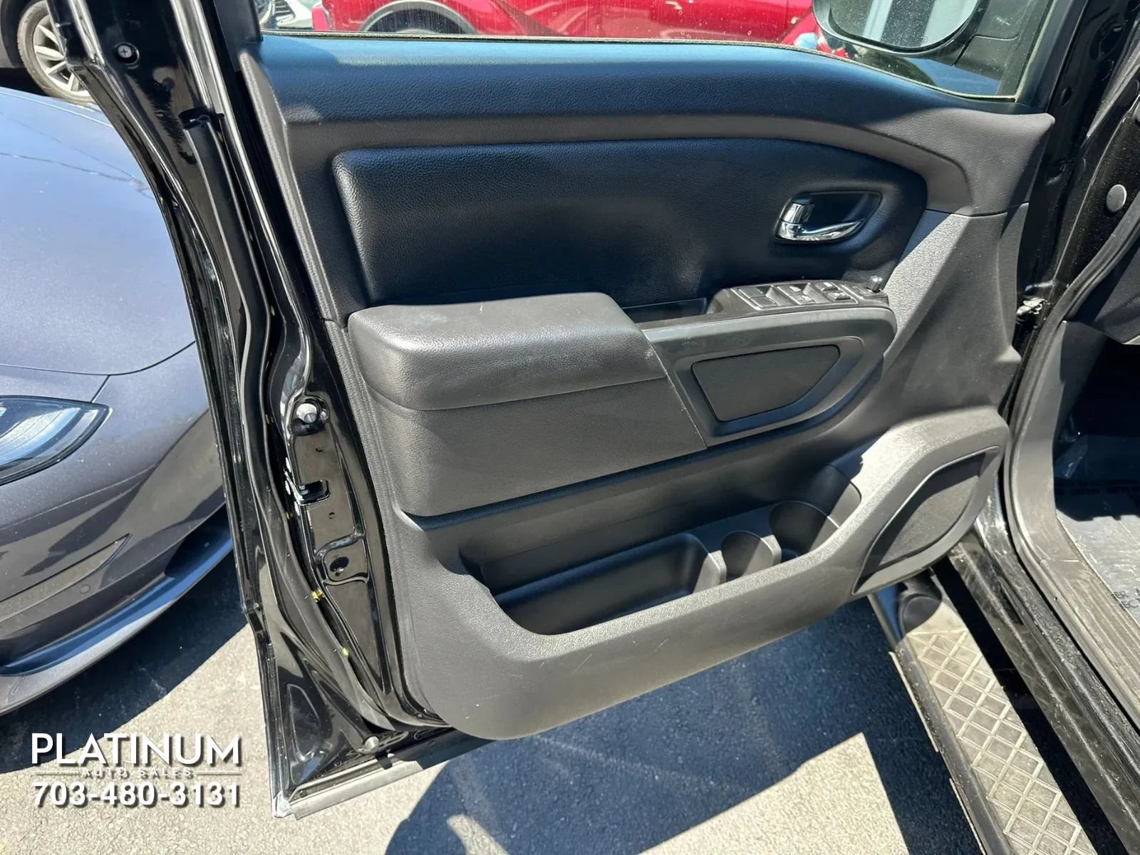 Used 2018 Nissan Titan SV w/ SV Convenience Package AWD/4WD image 17